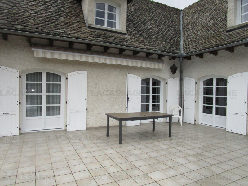 Menuiserie Lacassagne - La Boutique du Menuisier à Aurillac - Porte Fenêtre Cintrée PVC Blanc Castes