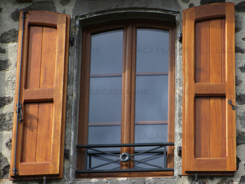 Menuiserie Lacassagne - La Boutique du Menuisier à Aurillac - Fenêtre PVC Cintré Chêne Doré Castes