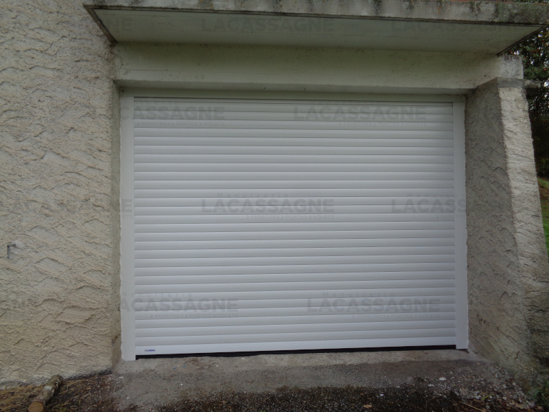 Menuiserie Lacassagne - La Boutique du Menuisier à Aurillac - Porte Garage Enroulable Blanc Tertio Somfy Lakal
