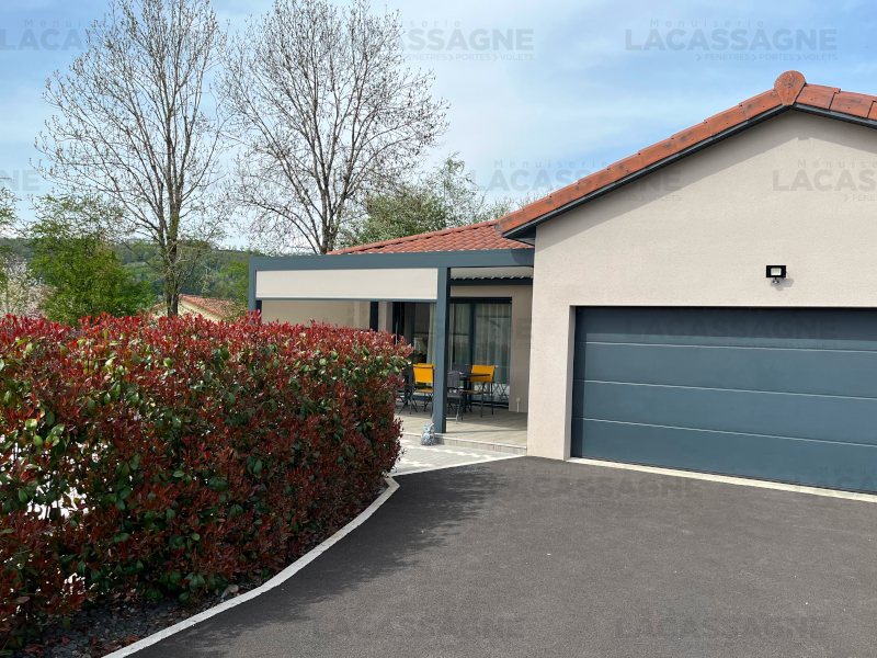 Menuiserie Lacassagne - La Boutique du Menuisier à Aurillac - Pergola Bioclimatique b200xl Anthracite 7016 Brustor
